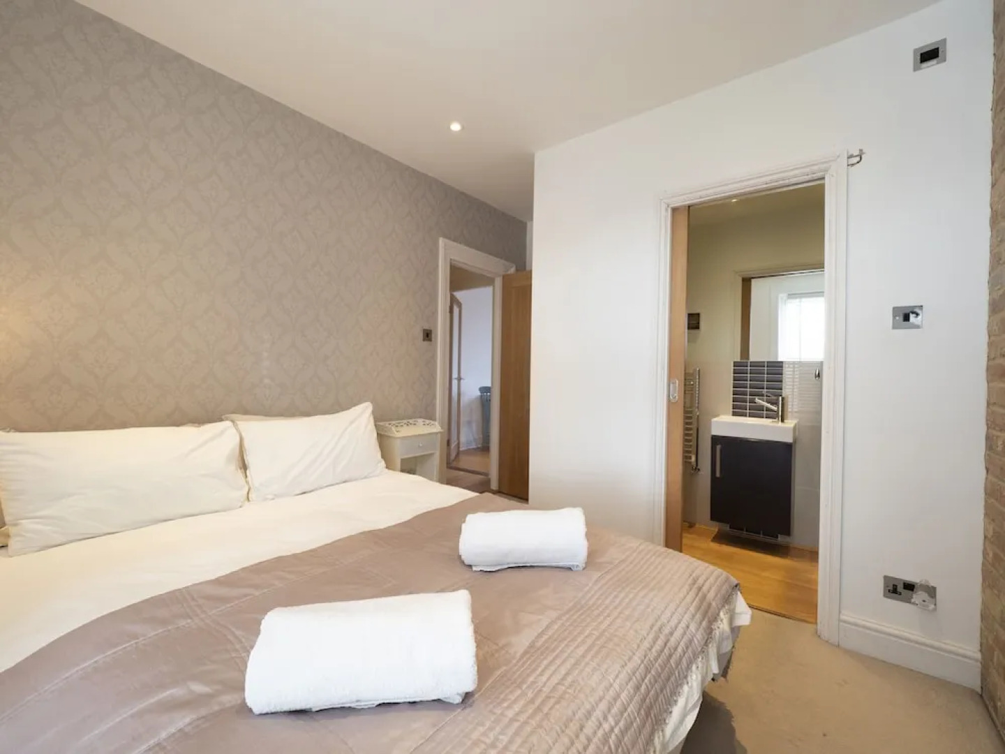 Sail Away - 2-Bed Apartment by the Beach