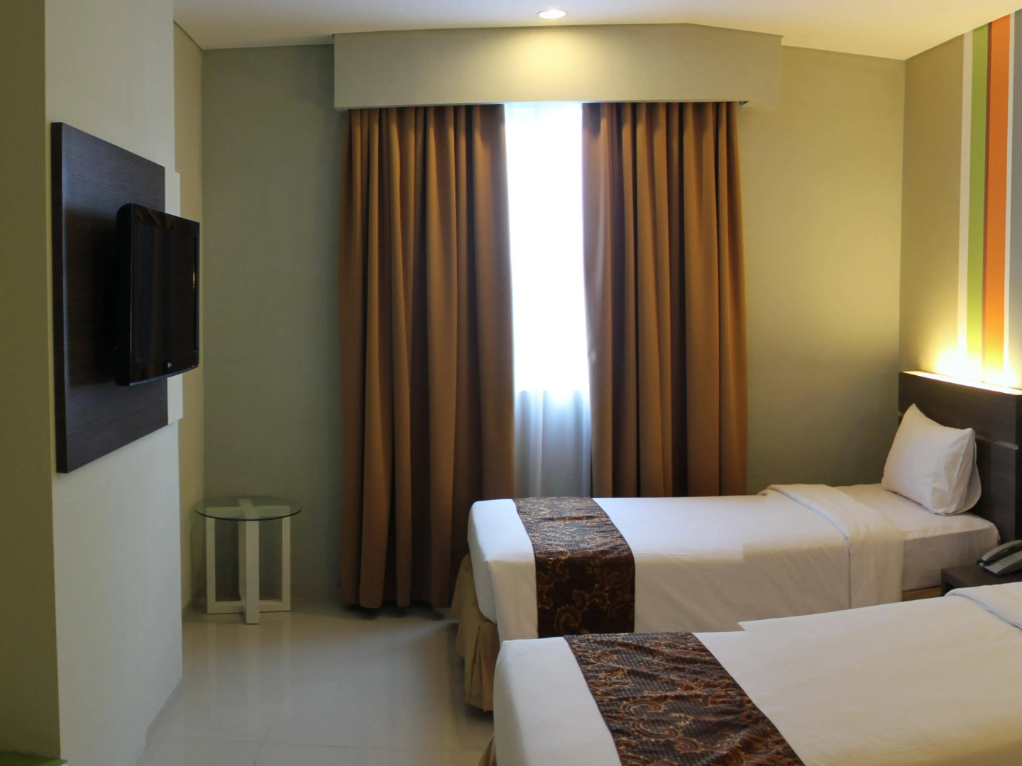 Pose in Solo by Wstay