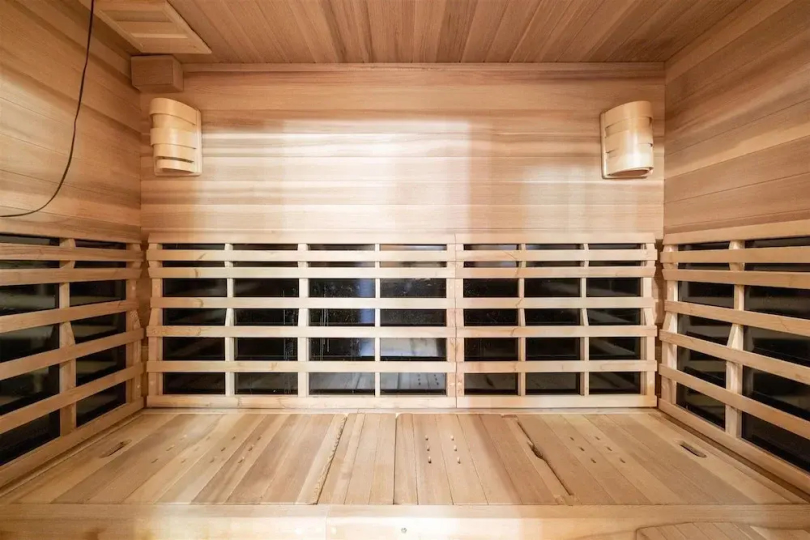 Paradise Point 4 Bedroom Cabin by RedAwning