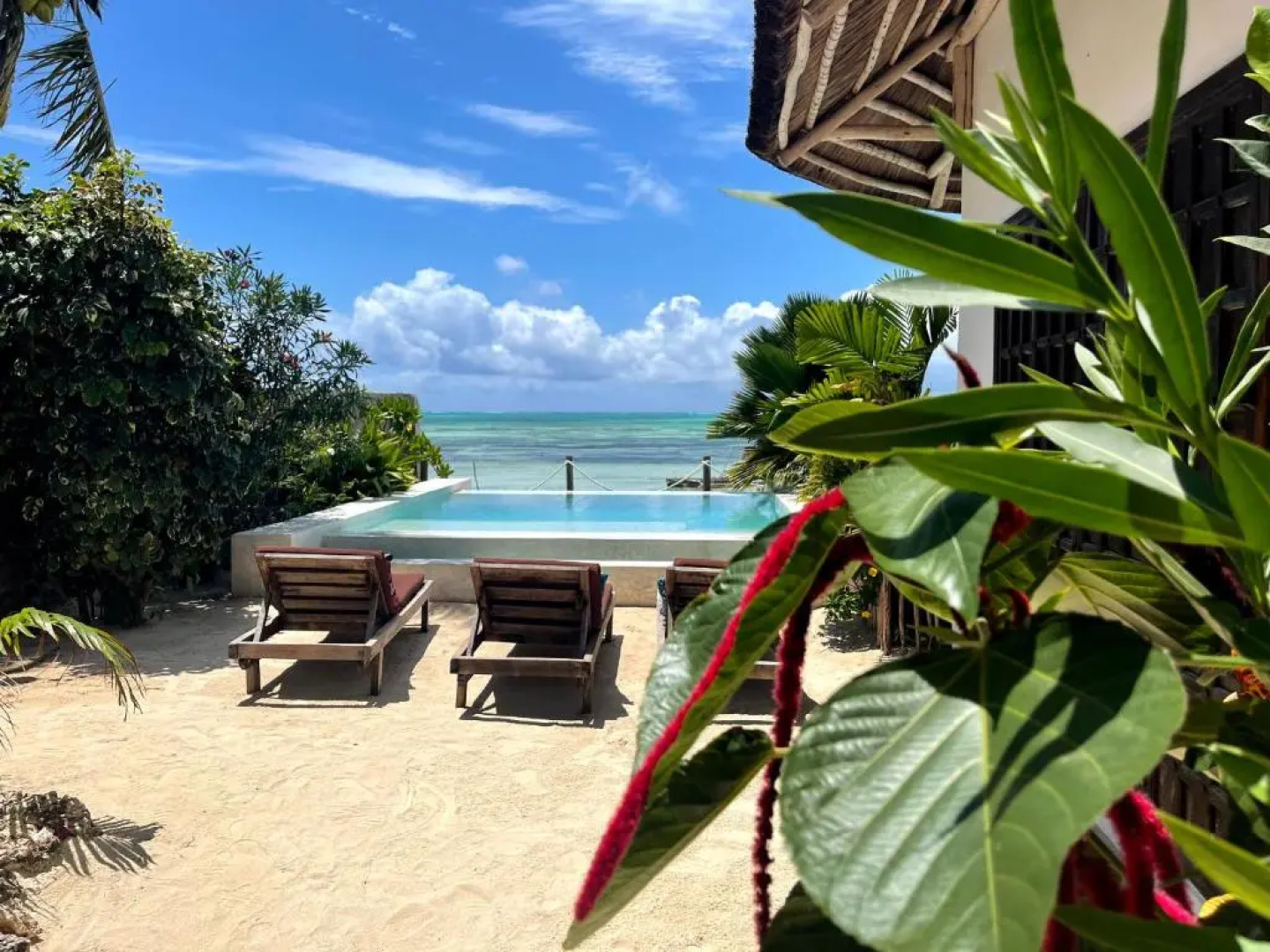 Joya' Beach Suites & Villa