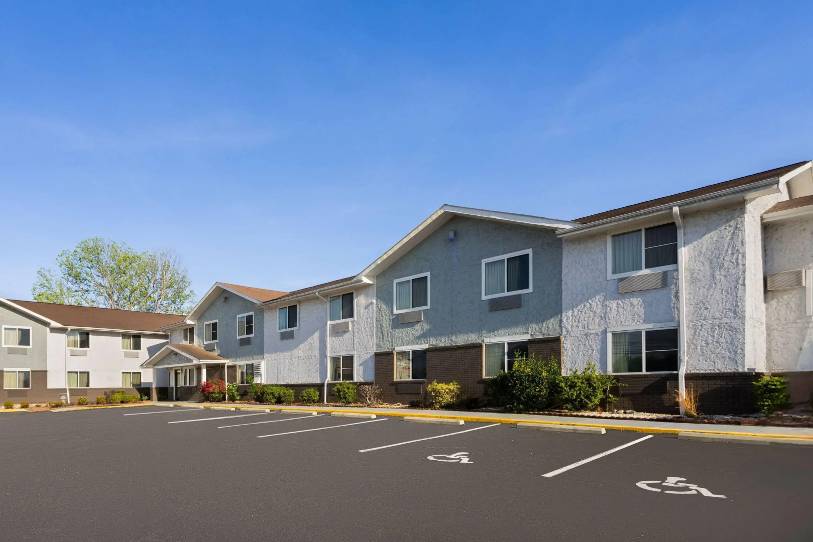 Super 8 by Wyndham South Boston VA