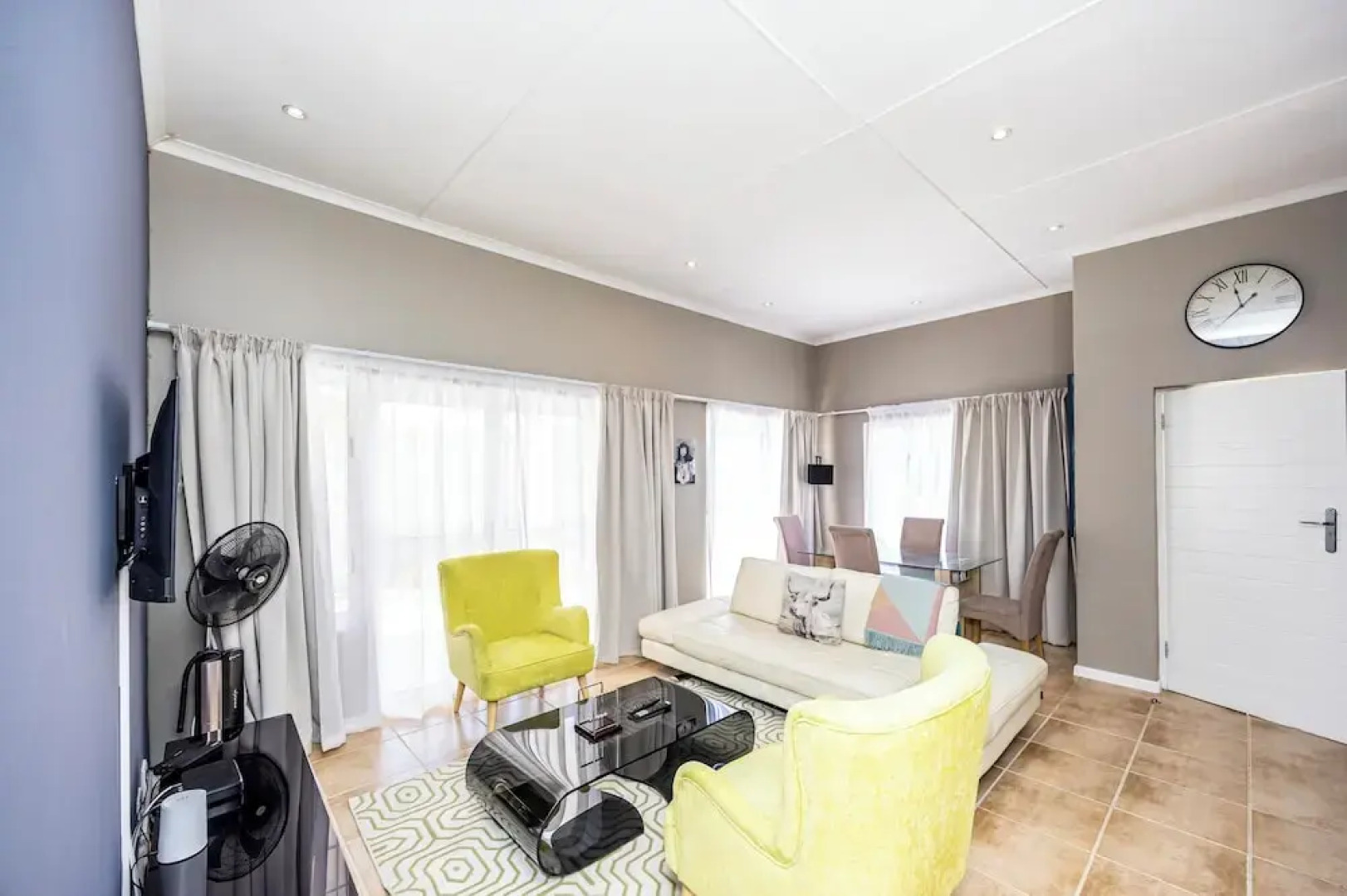 Modern Executive Unit