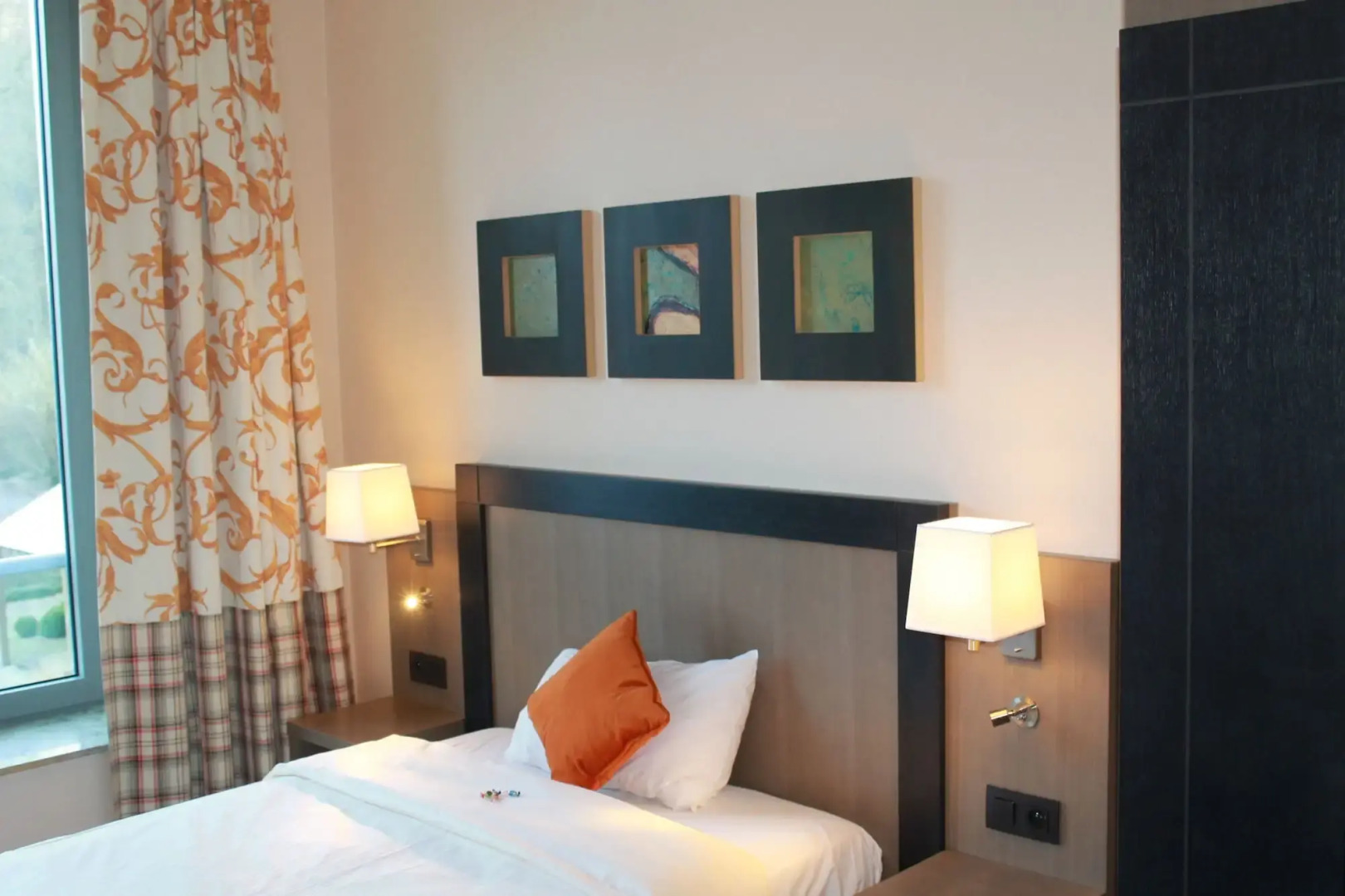 Castel de Pont-à-Lesse Hotel