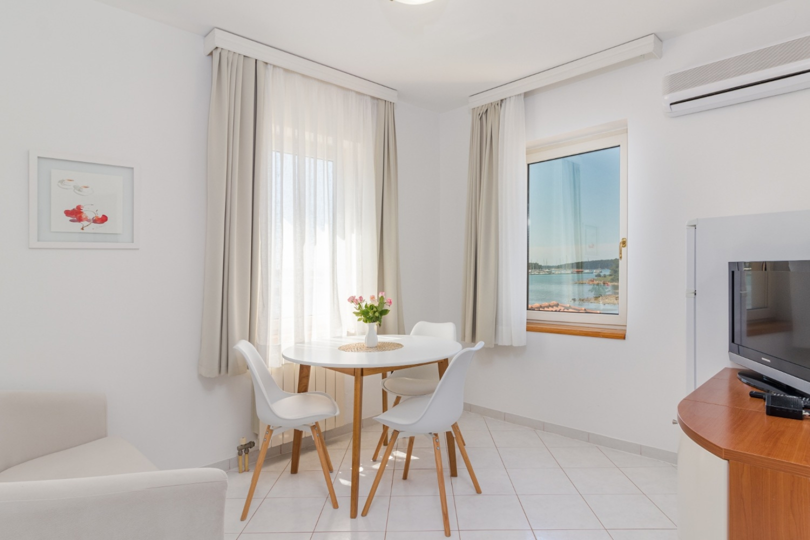 Apartment Escape - 20 m from sea: White Medulin, Istria