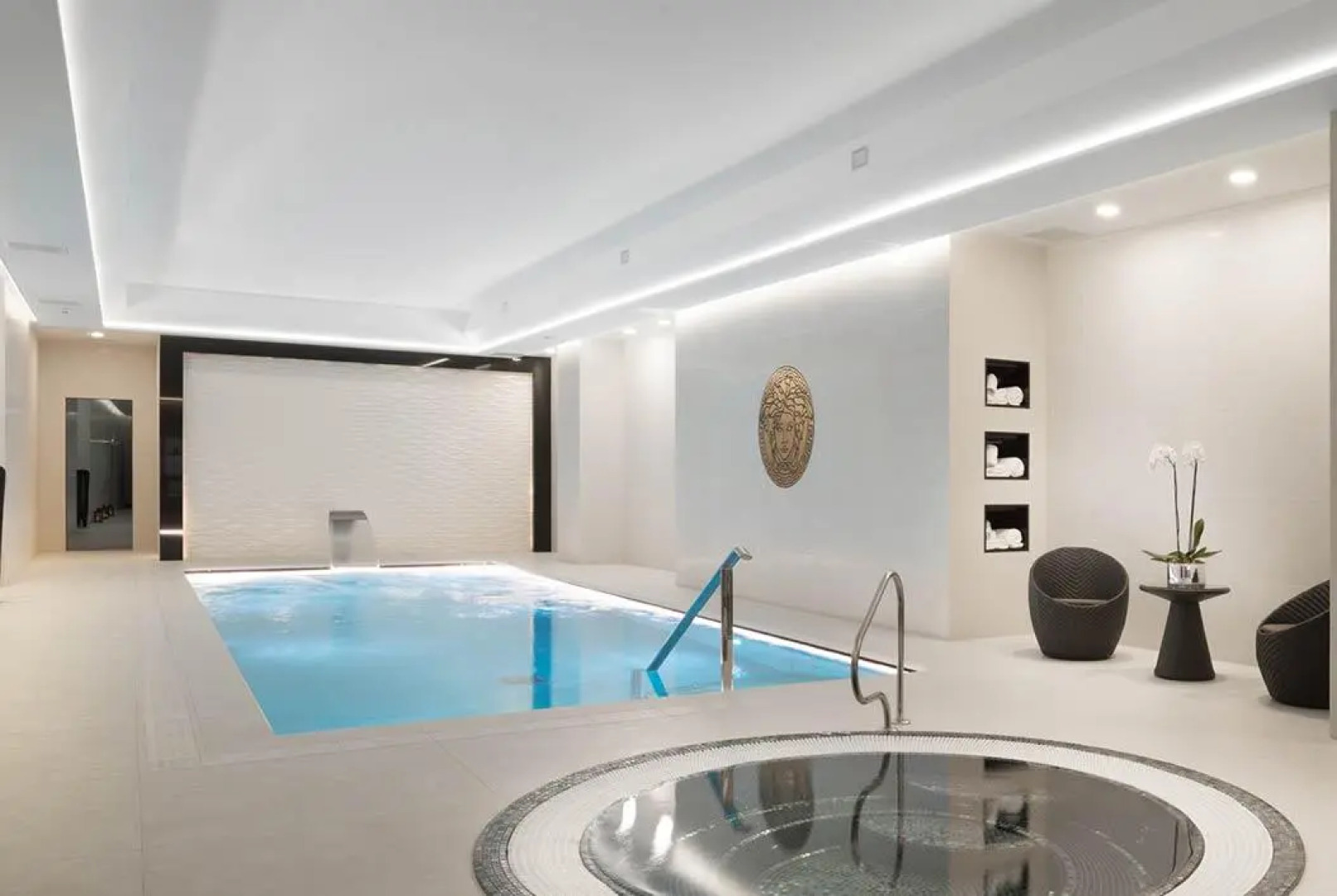 Montcalm East, Autograph Collection