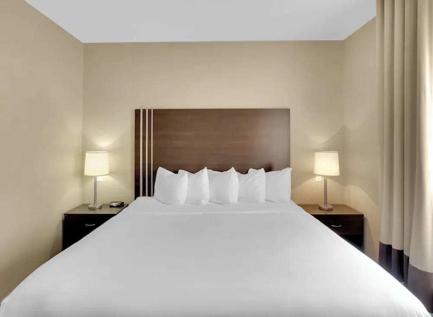 Duvernay Inn & Suites