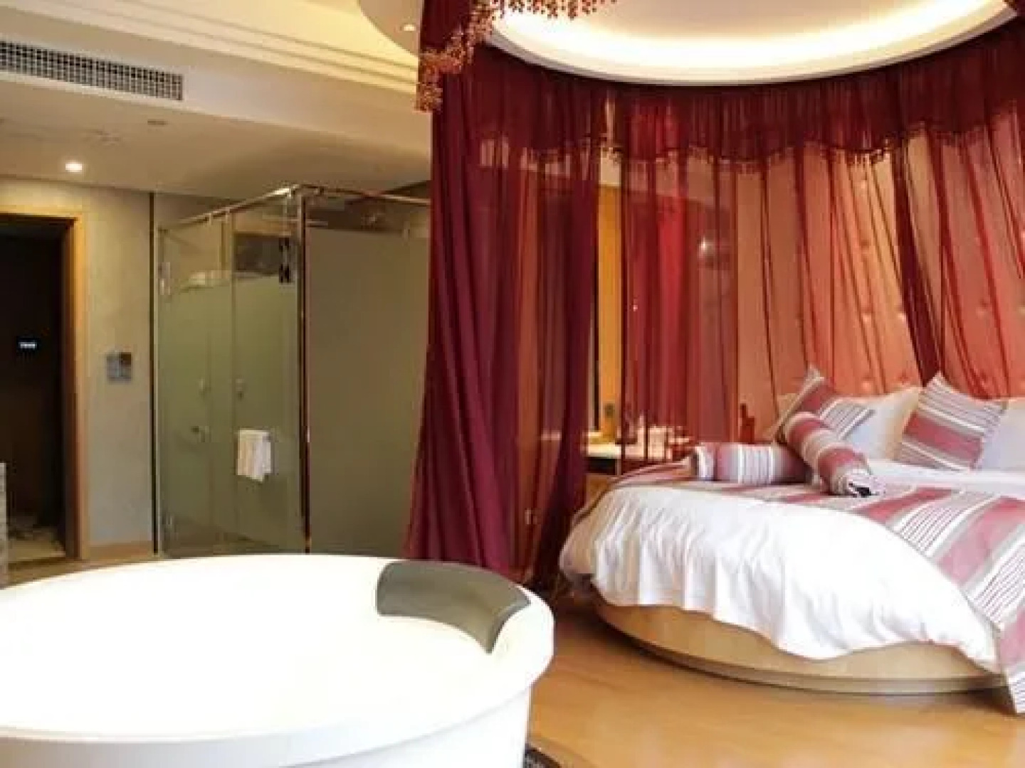 Xianning Youth Theme Hotel