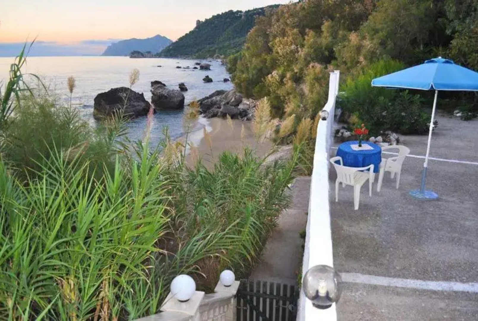 Kostas Beach Apartments