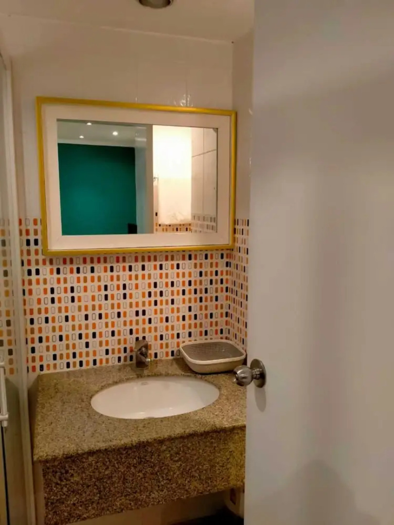 Апартаменты Omni Tower Direct Rooms Sukhumvit Soi 4