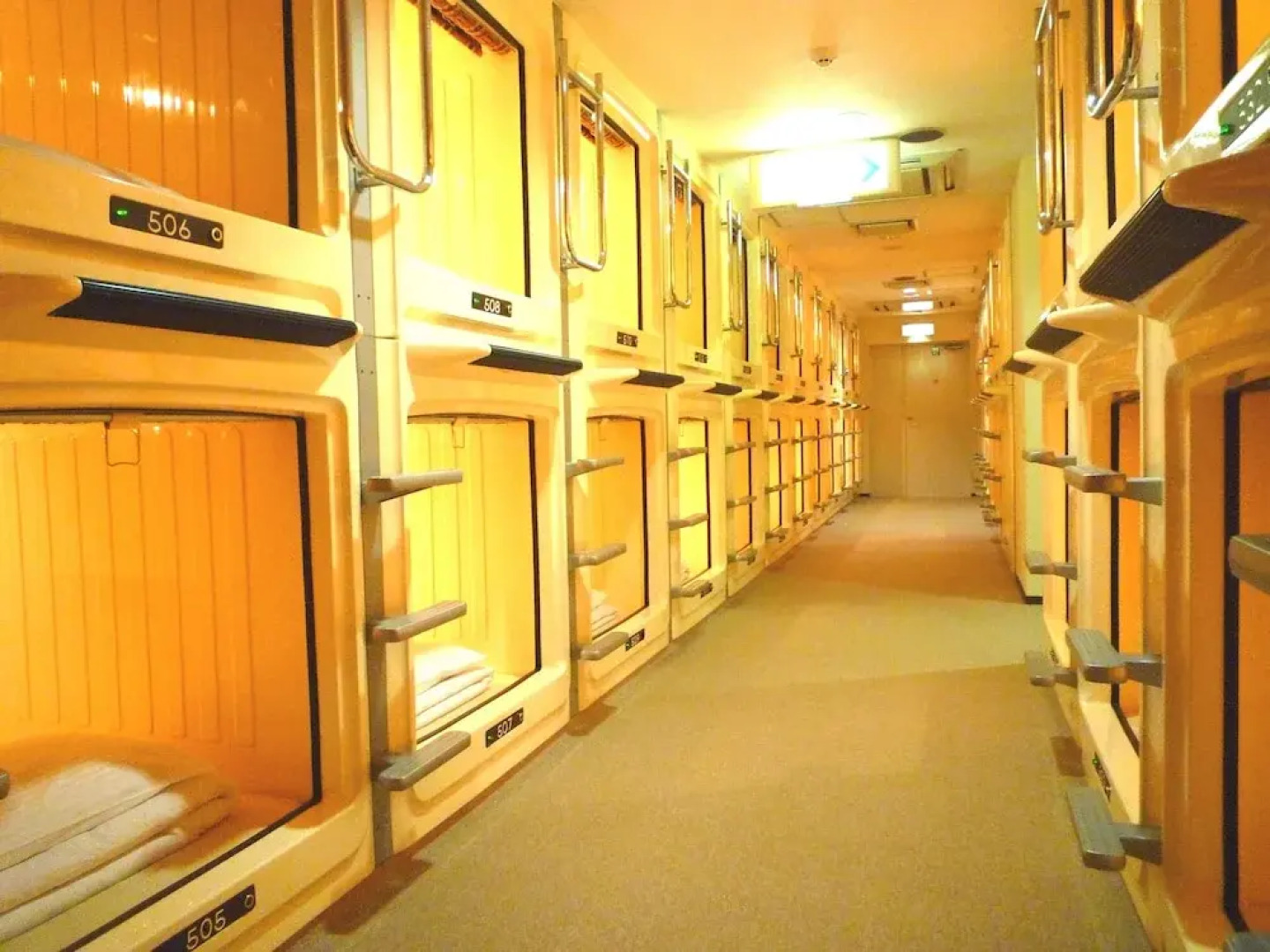 Capsule Hotel Noble