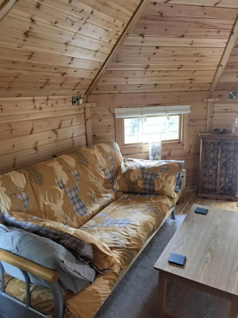 Cozy Cabin With Hot Tub Retreat in Anglesey