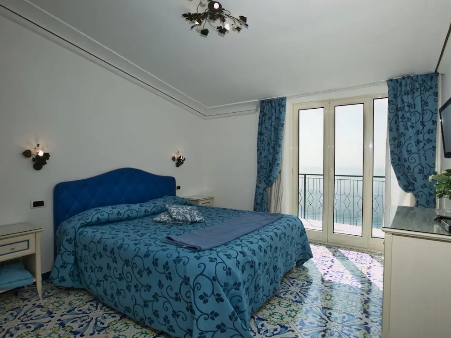 Apartment near Praia with Large Terrace & Spectacular Views