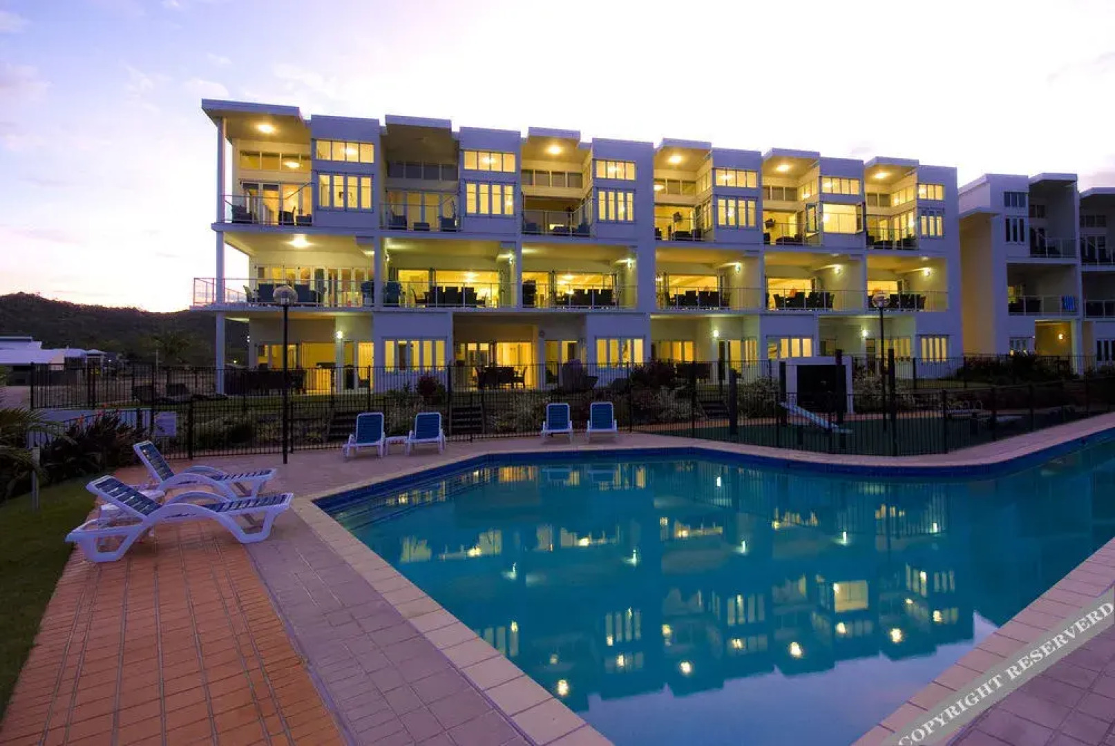 Beachside Magnetic Harbour Holiday Apartments