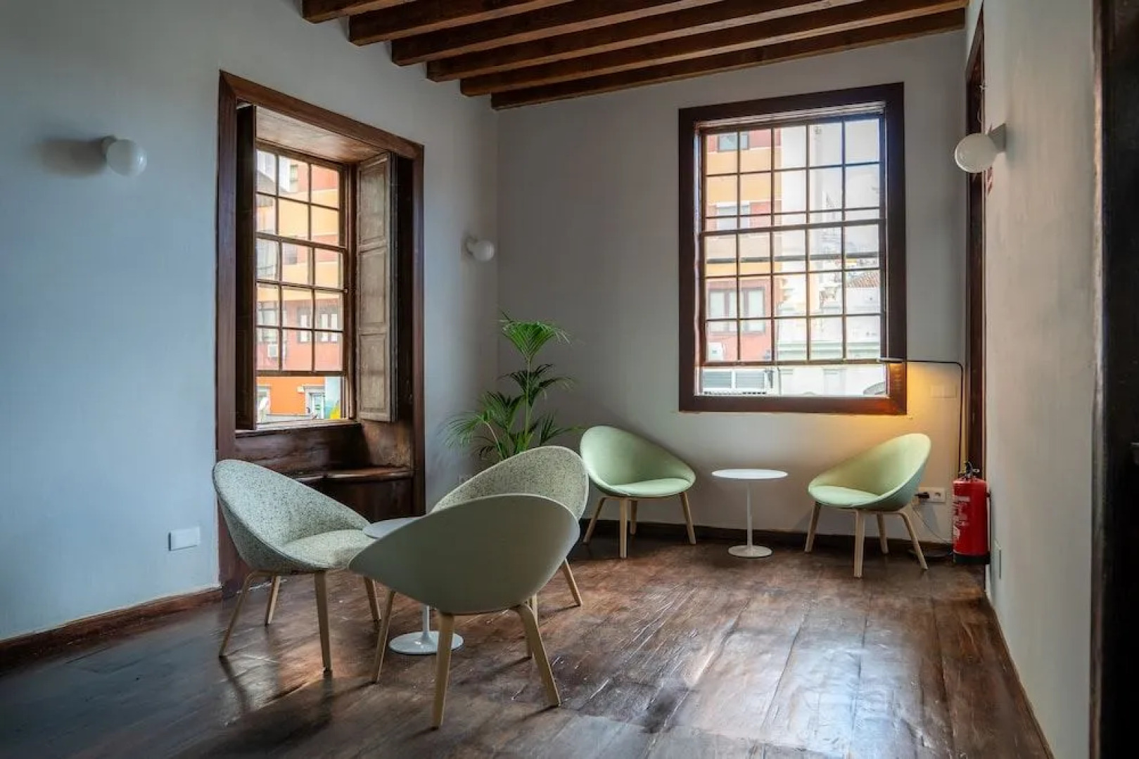 HosteLit Capsule Hostel