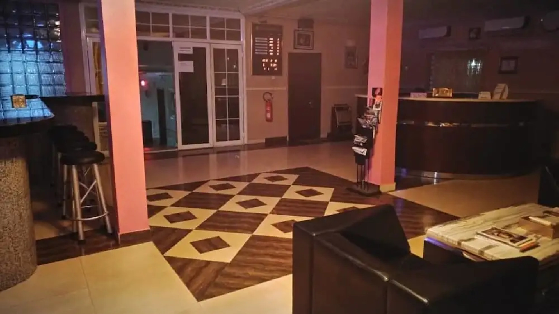 Obaa'S Golden Plaza Hotel