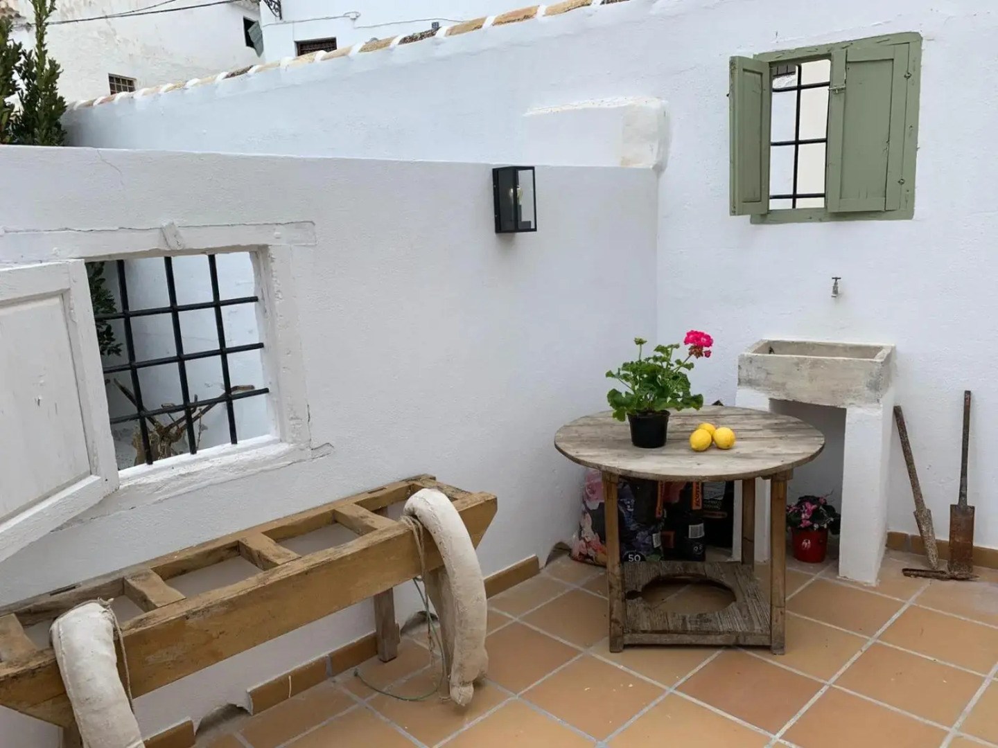 Astarte House 12 pax