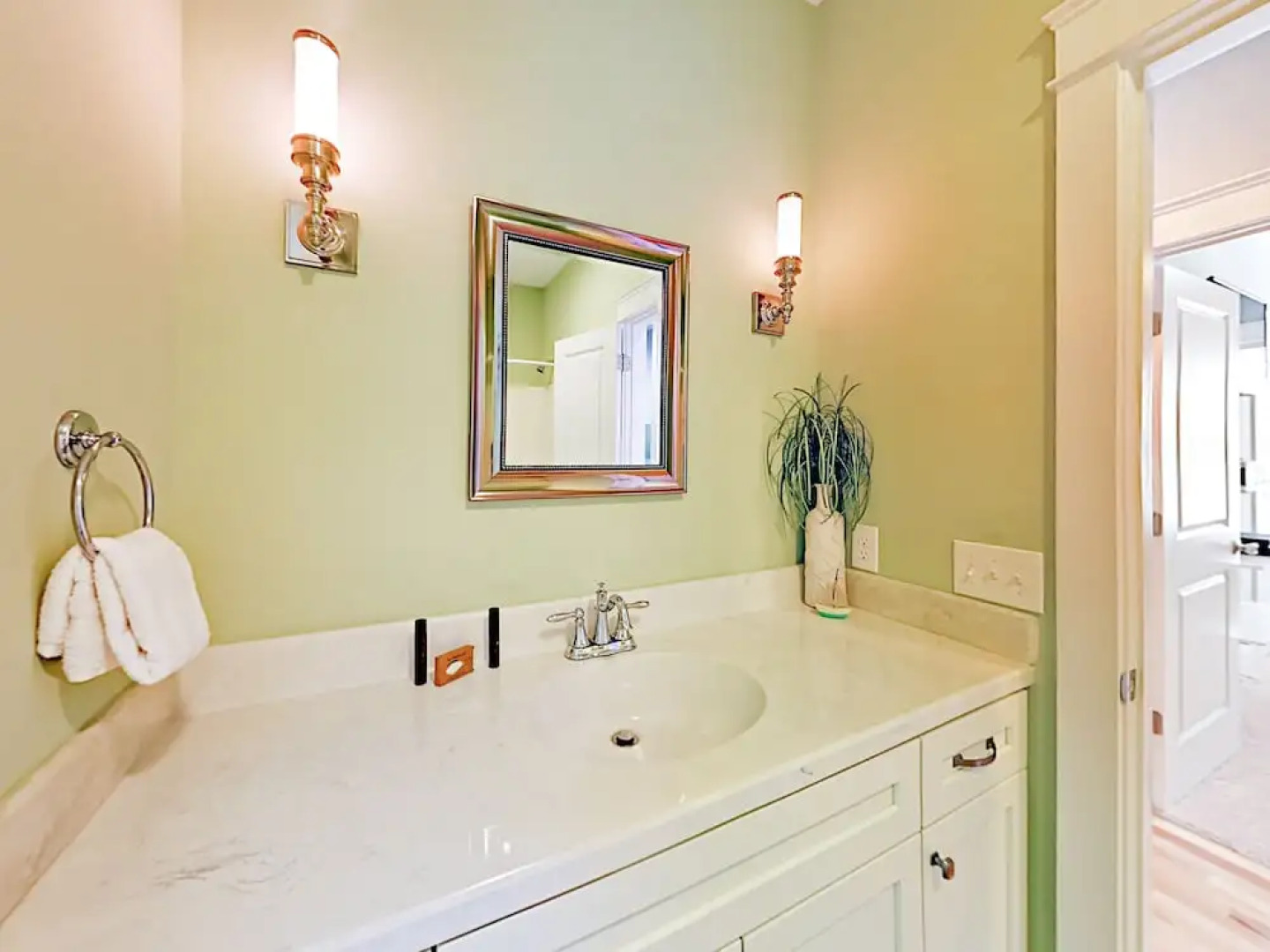 1418 Searay Home 4 Bedrooms 3 Bathrooms Home