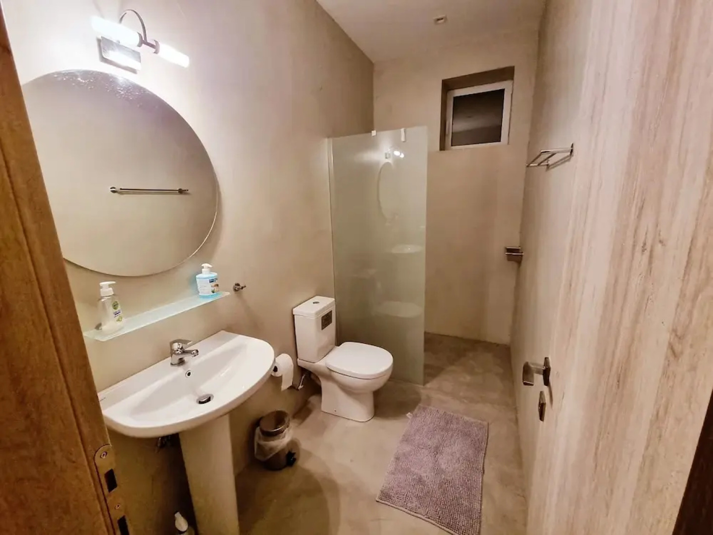 Villasleeps10-garden-freeparking-pool-ac