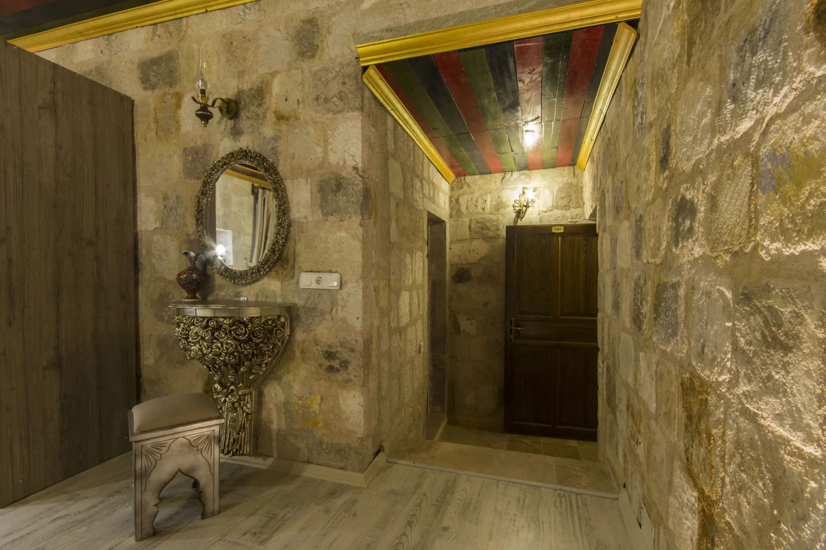 Bedrock Cave Hotel - Adults Only