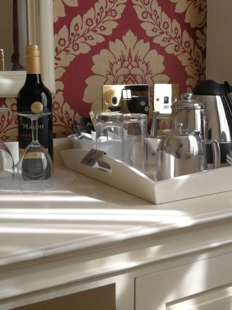 Feathers Hotel, Bar and Restaurant