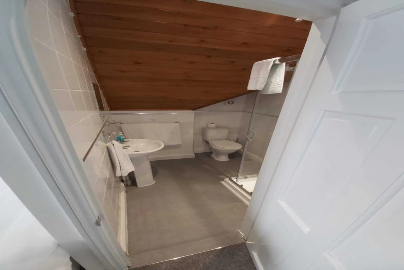 Pier Hotel by OYO Rooms