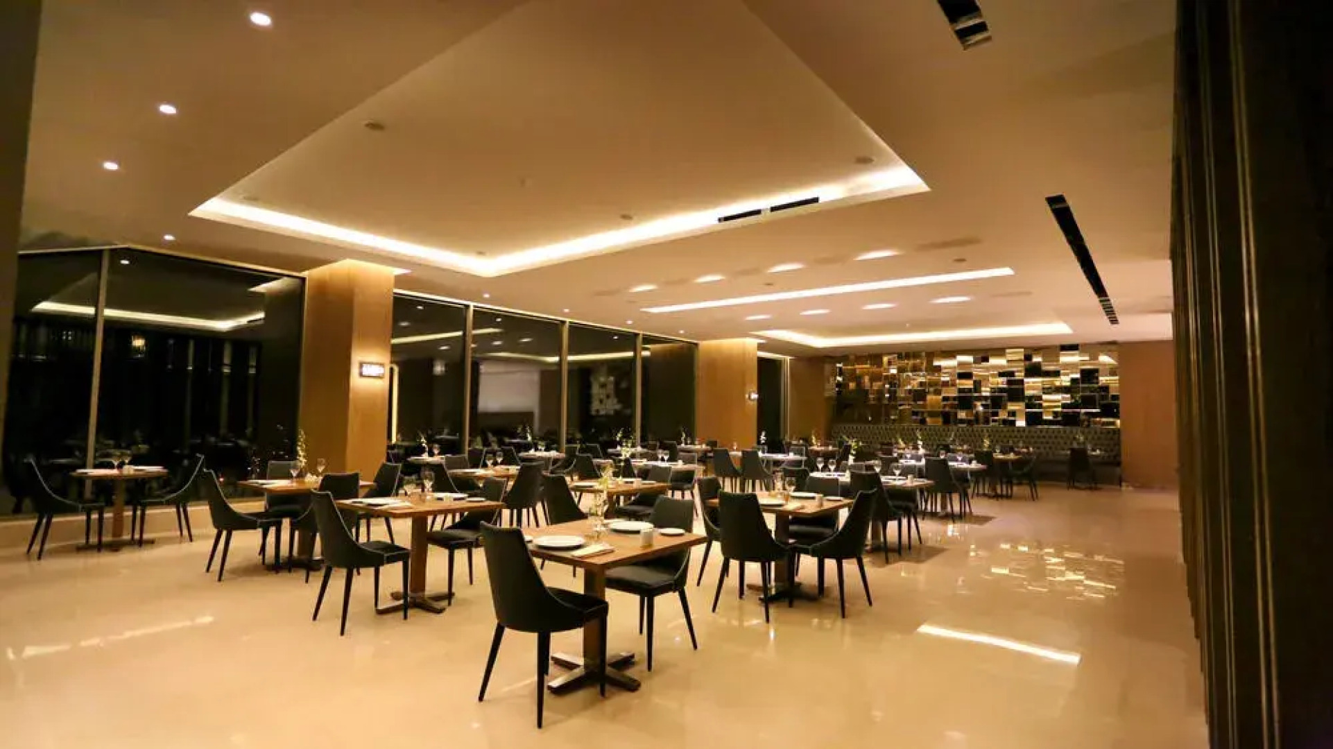 Mist Hotel And Spa By Warwick