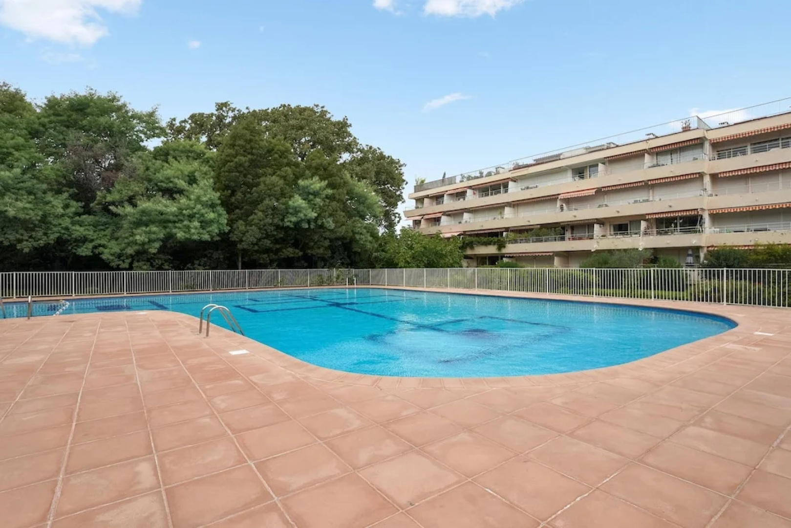 Studio in Saint-tropez, With Pool Access and Enclosed Garden - 800 m F