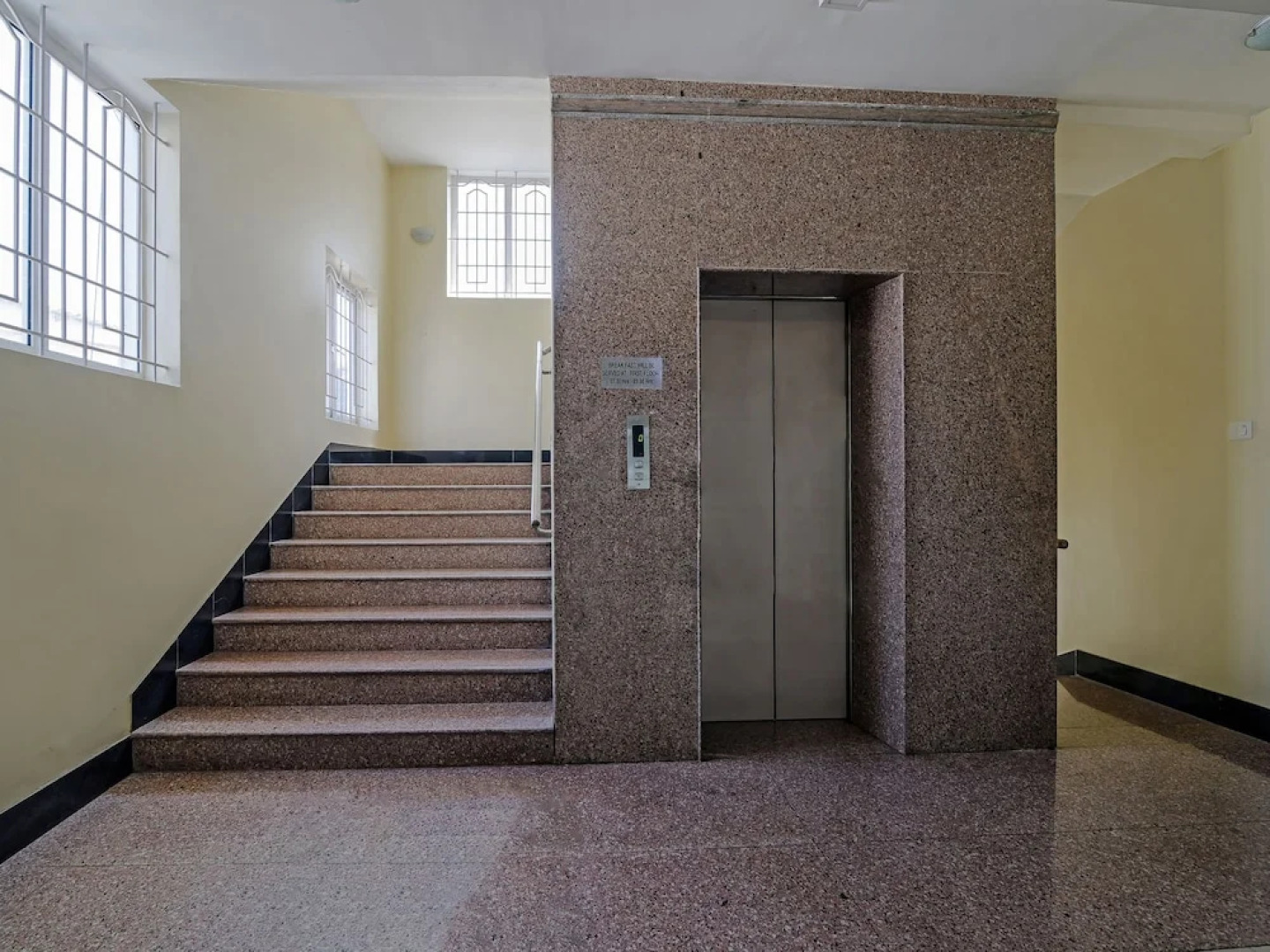 Oyo 11563 Shiva Grand Inn