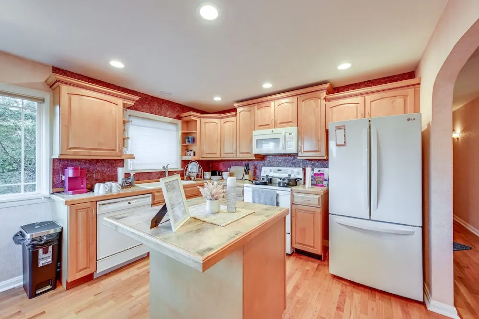 Enchanting Puyallup Home w/ Spacious Deck!