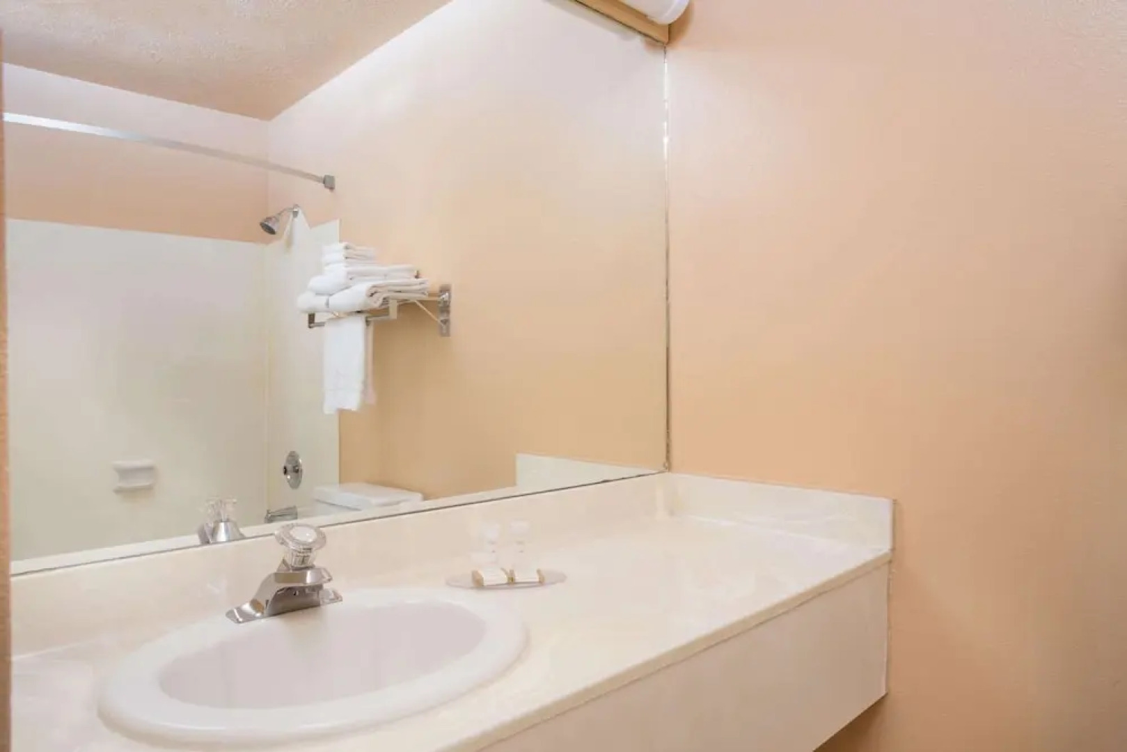 Howard Johnson Inn - Brigham City