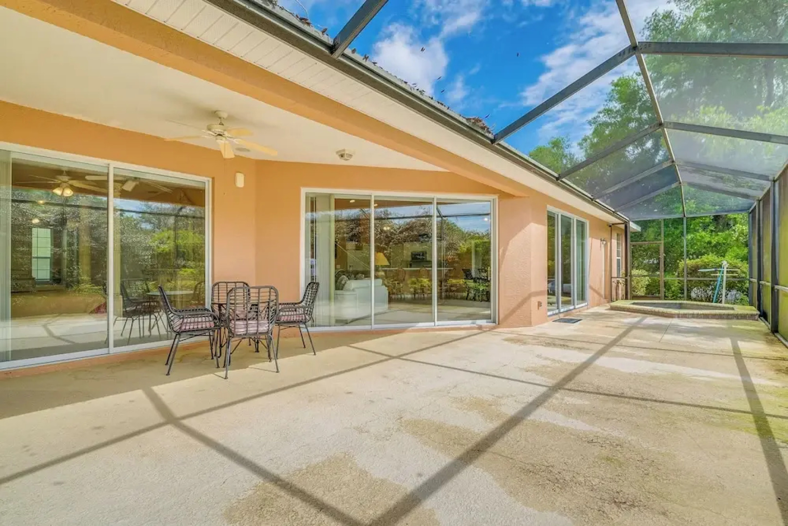 1 Mi to Rainbow Springs State Park: Home w/ Lanai!