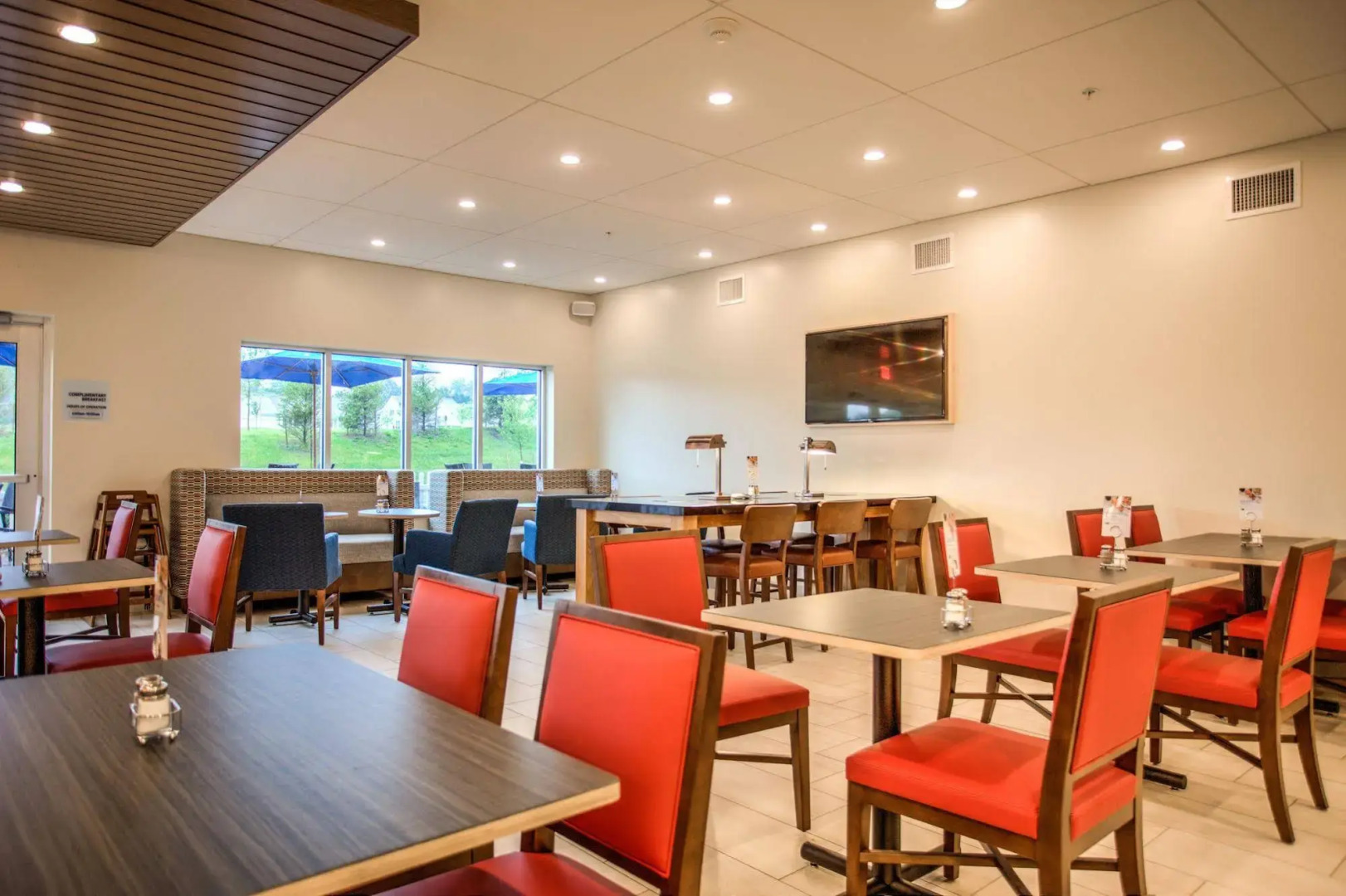 Holiday Inn Express & Suites Lancaster East - Strasburg by IHG