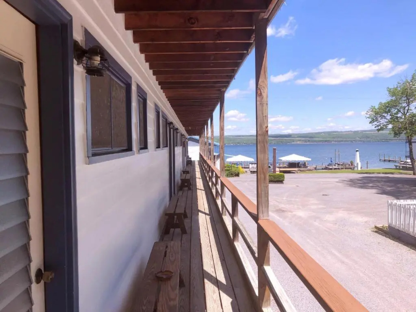 Showboat Motel Restaurant & Bar