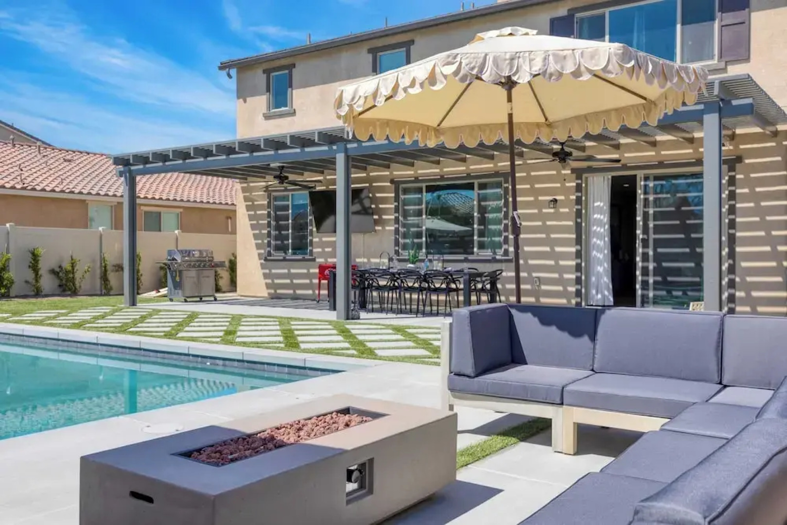 Desert Eden by Avantstay 6BR w/ Ensuite Backyard Oasis w/ Pool & Hot Tub!