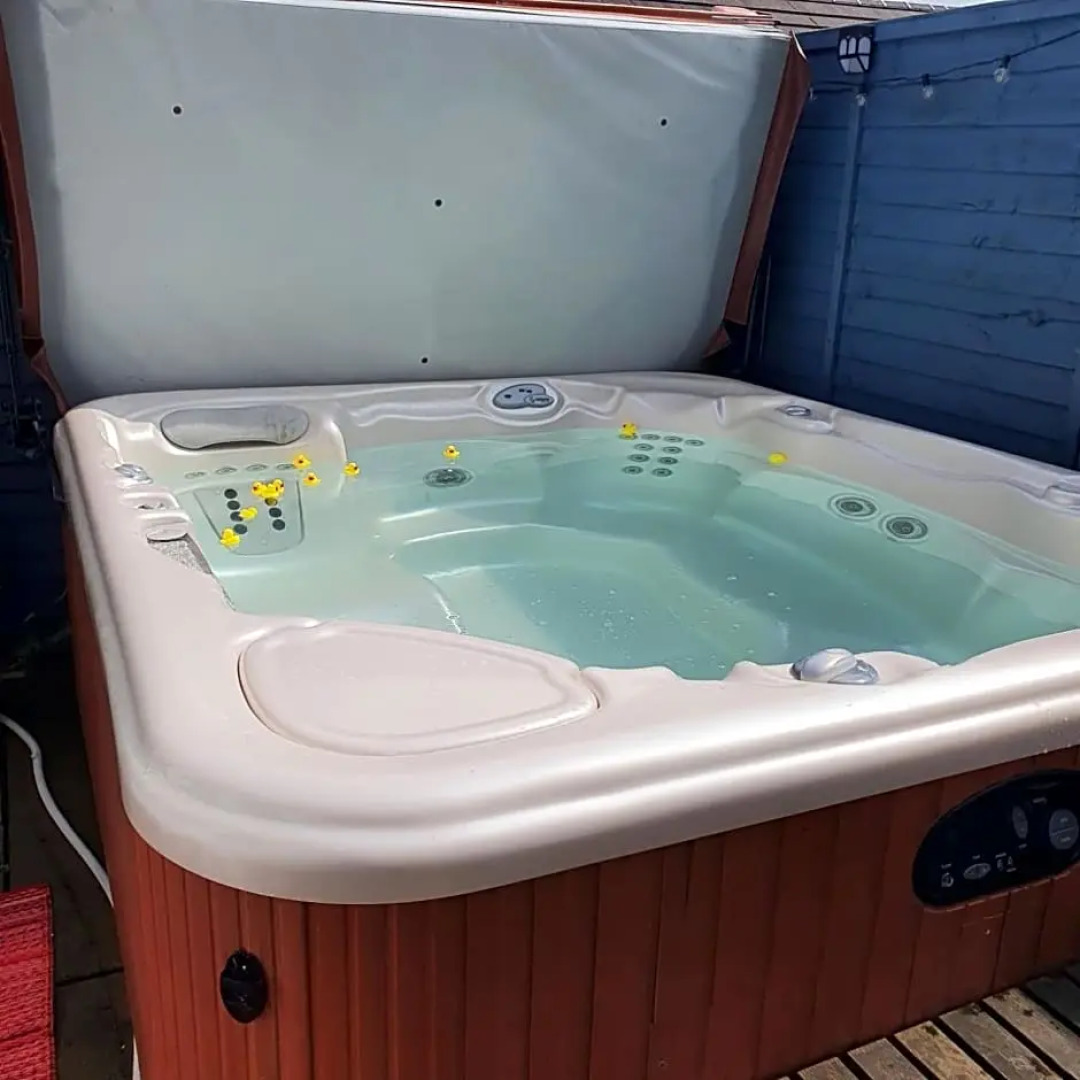 The Orange Fox Lux Room and Hot Tub at The Grumpy Schnauzer Guest House