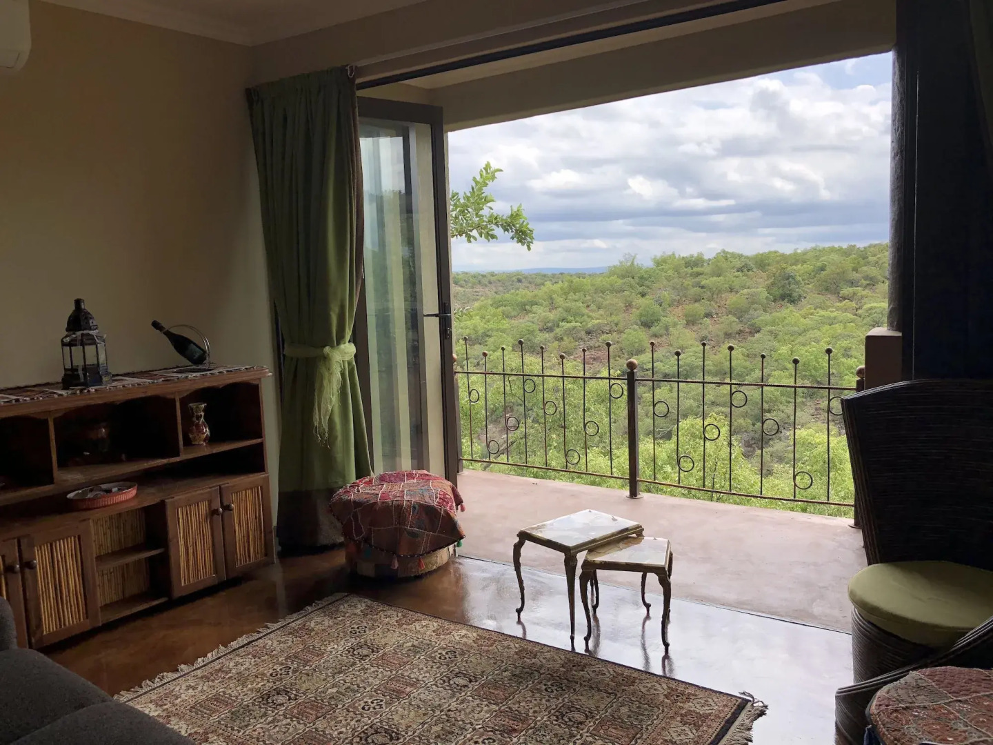 Leopards Rock Bush Boutique