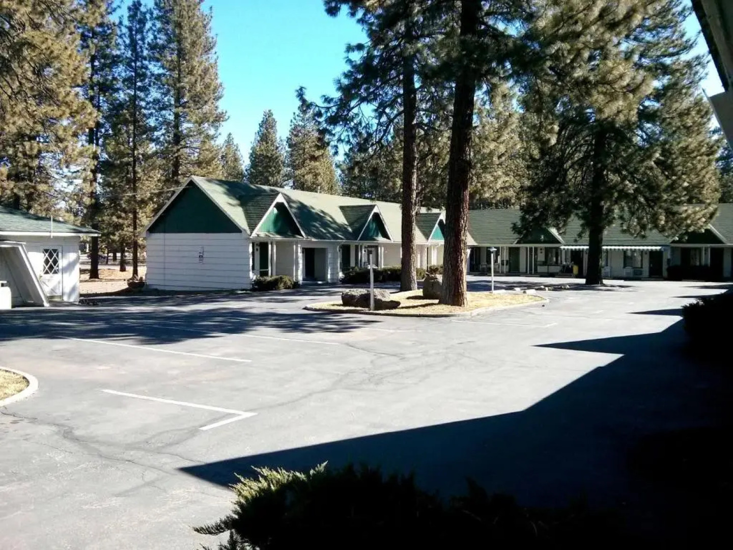 Green Gables Motel & Suites