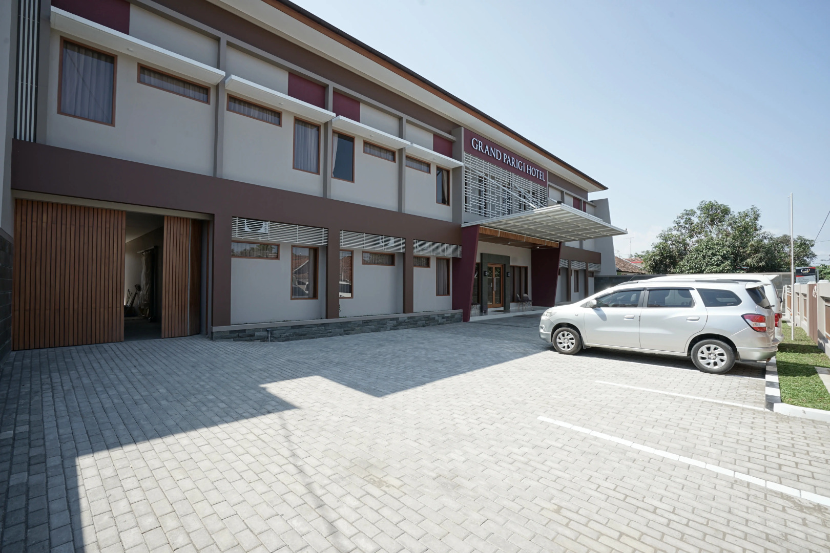 Capital O 1974 Grand Parigi Hotel