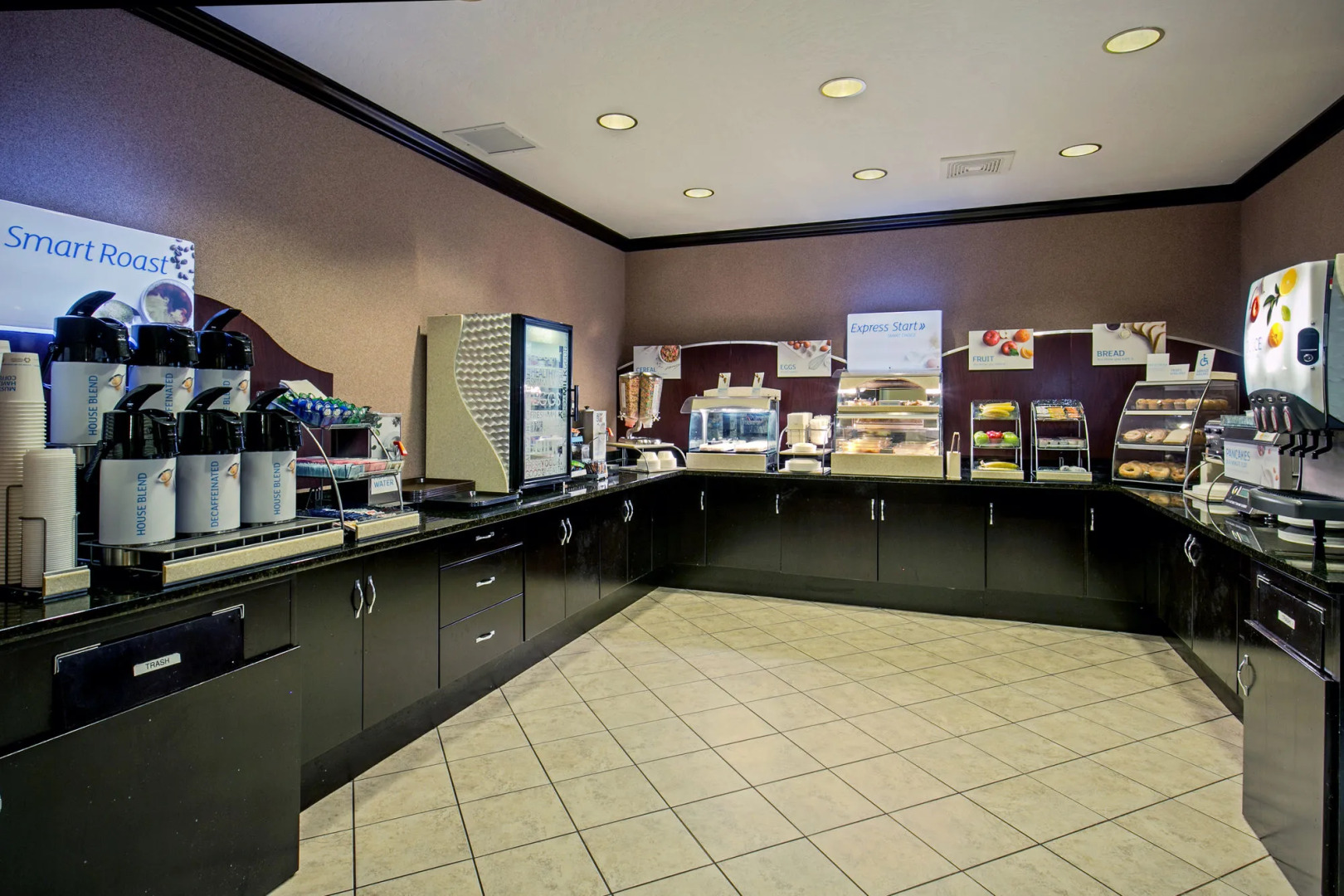 Holiday Inn Express & Suites Green Bay East by IHG