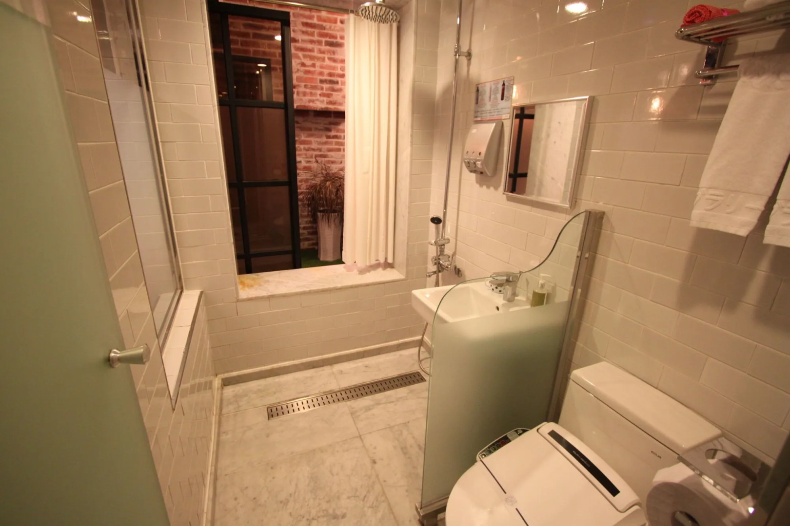 Hotel February Suseong