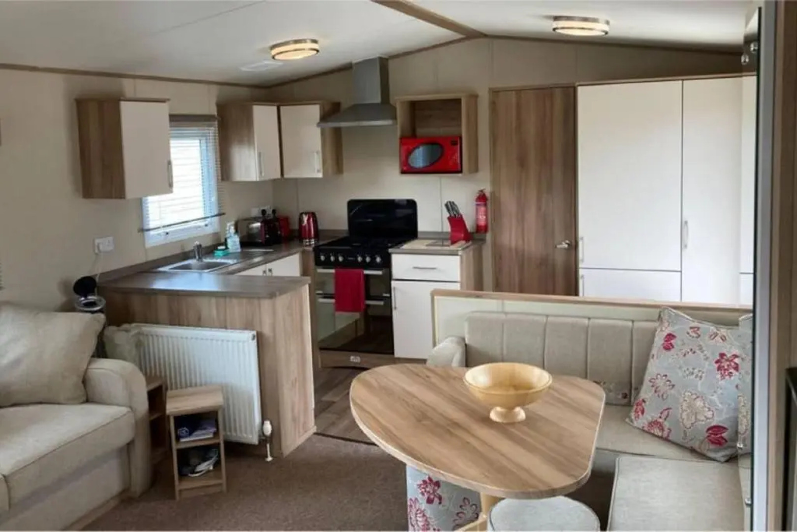 Luxury 2 Bedroom Holiday Home on Beachside Park