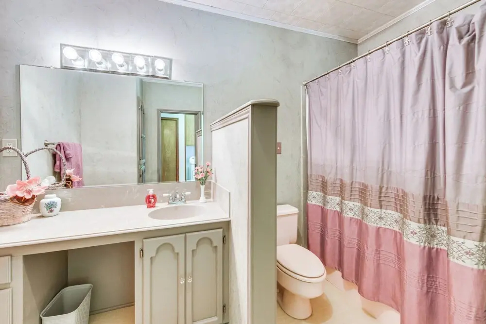 8 Mi to Lafayette: Dog-friendly Home w/ Large Yard