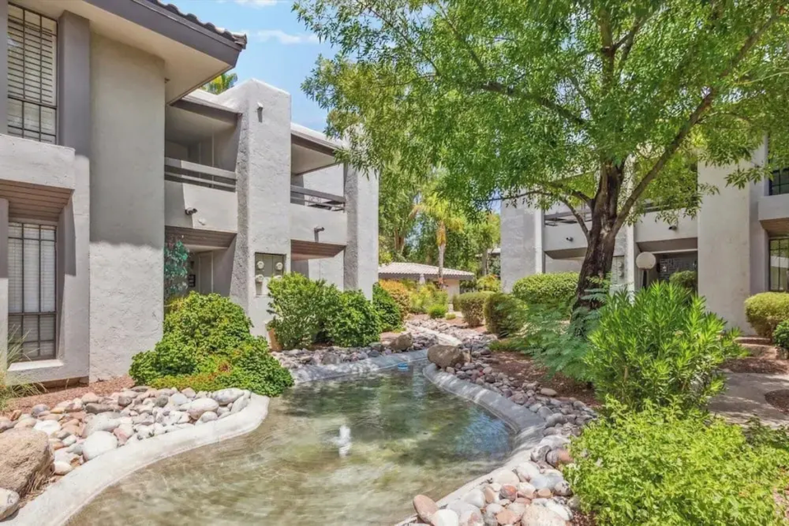 Sleek Phoenix Condo: Walk to Biltmore Fashion Park