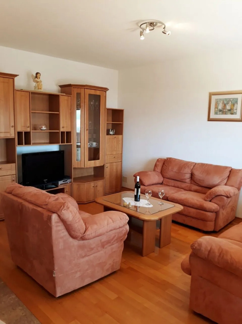Apartment Zdravko - with parking : A1 Omis, Riviera Omis