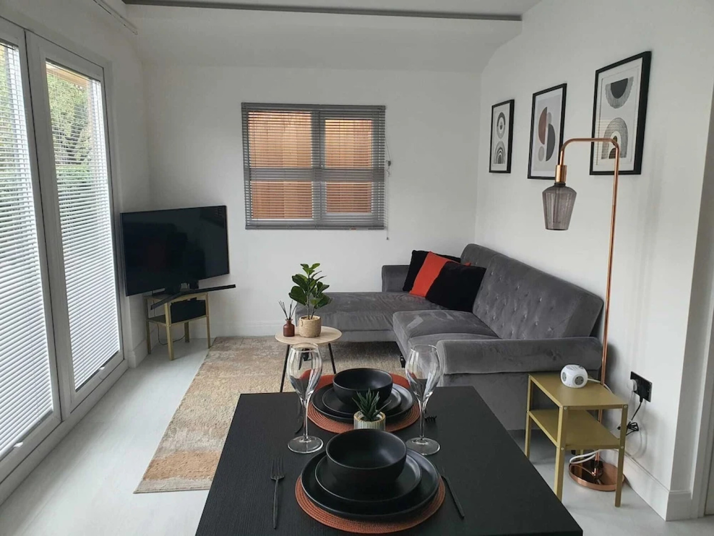 Stunning 1 King bed Cabin in Grays