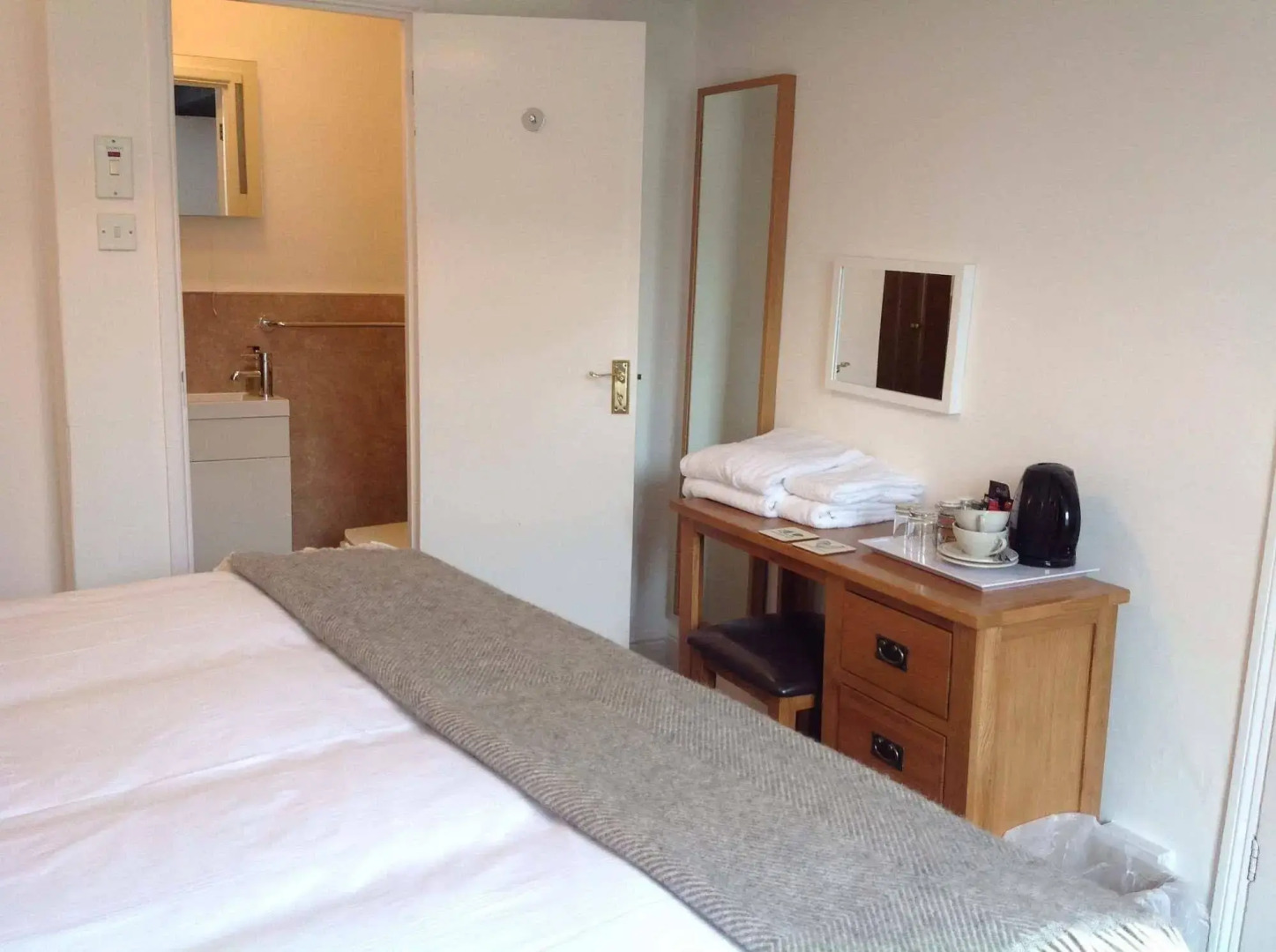 Ty Helyg Guest House