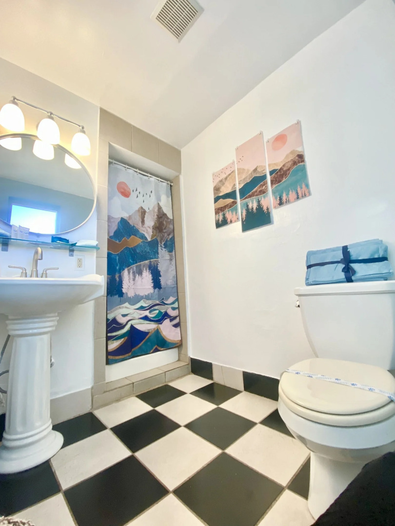 Bluebird Day Inn & Suites