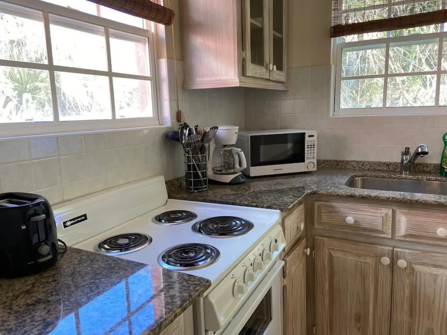 Inviting 2-bed Apartment West Coast Private