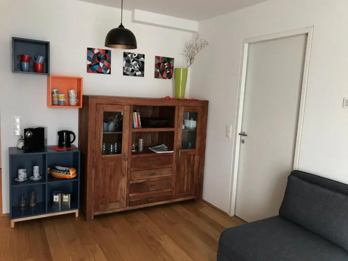 Yellow Flower Apartment with Pool - 5 min to Lake