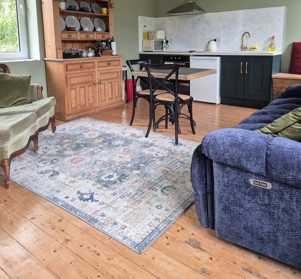 Apartment-sleeps2-parking-garden-patio